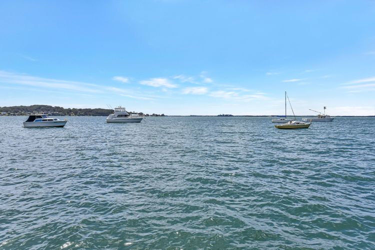 Shimmer Shores Absolute Waterfront Retreat at Fishing Point, Lake Macquarie