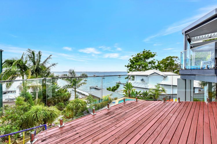 Shimmer Shores Absolute Waterfront Retreat at Fishing Point, Lake Macquarie