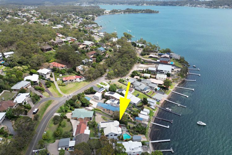 Shimmer Shores Absolute Waterfront Retreat at Fishing Point, Lake Macquarie