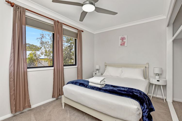 Shimmer Shores Absolute Waterfront Retreat at Fishing Point, Lake Macquarie