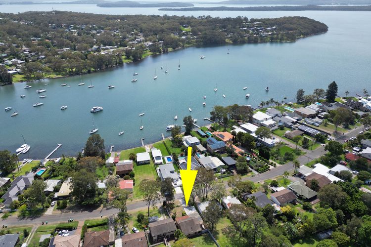 Breezy Bayside Haven at Brightwaters