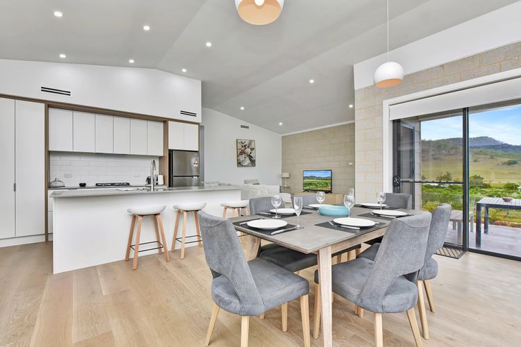 Somerville Wines Lux Escape – 3-Bedroom Cottage Near Broke Wineries