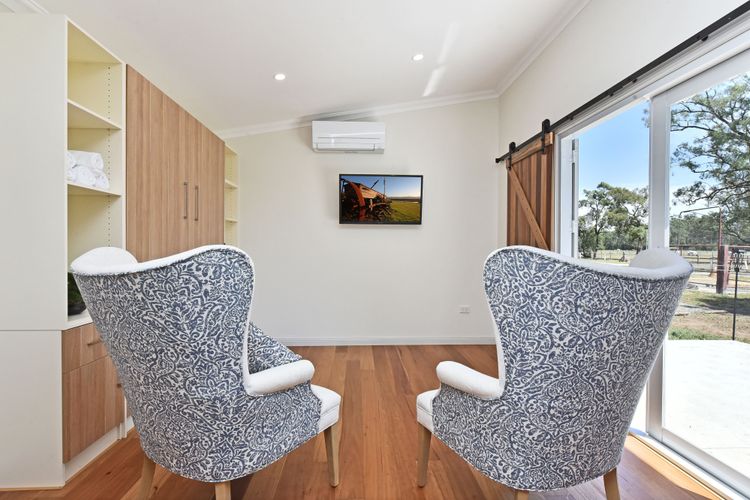 Odyssean Farmstay Cabin – Romantic Getaway, Roche Concert Bus Route & Nearby Wineries