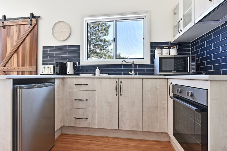 Odyssean Farmstay Cabin – Romantic Getaway, Roche Concert Bus Route & Nearby Wineries