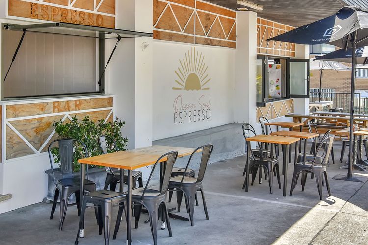 Azure Tides at Caves Beach Villas