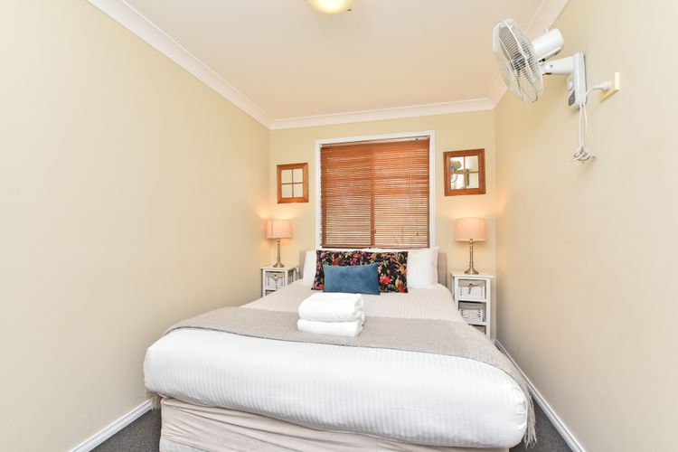 Silver Springs 4br Cottage, with Wifi, Views, Olives and Space