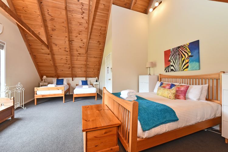 Silver Springs 4br Cottage, with Wifi, Views, Olives and Space