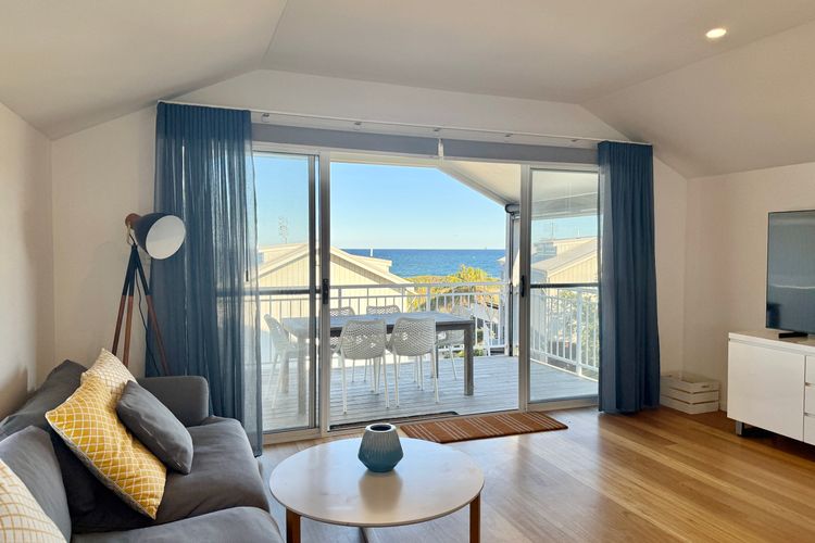 Oceanside Oasis at Caves Beach Villas