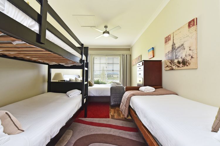 Silver Springs 6br Luxury Homestead with Wifi, Pool. Fireplace, Views, Olives and Space