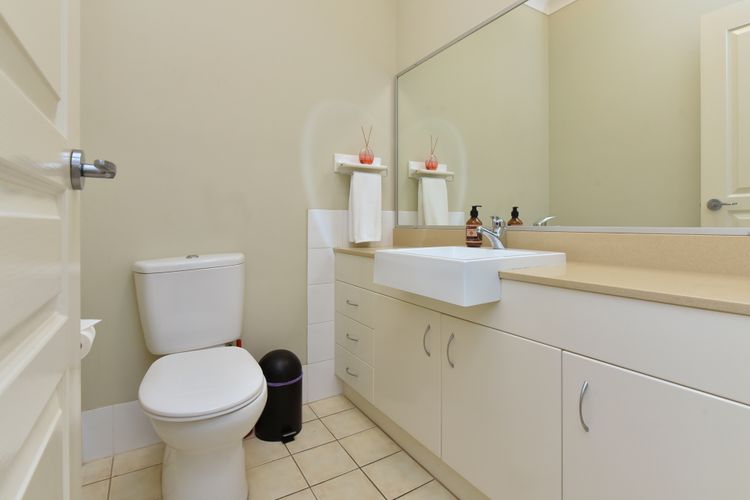 Silver Springs 6br Luxury Homestead with Wifi, Pool. Fireplace, Views, Olives and Space