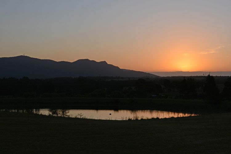 Silver Springs 6br Luxury Homestead with Wifi, Pool. Fireplace, Views, Olives and Space