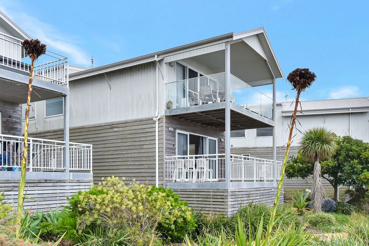 Whale Tales at Caves Beach Villas