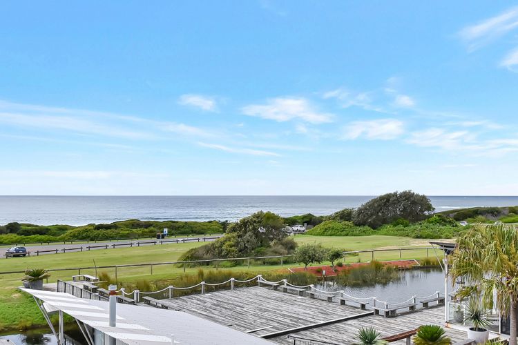 Whale Tales at Caves Beach Villas