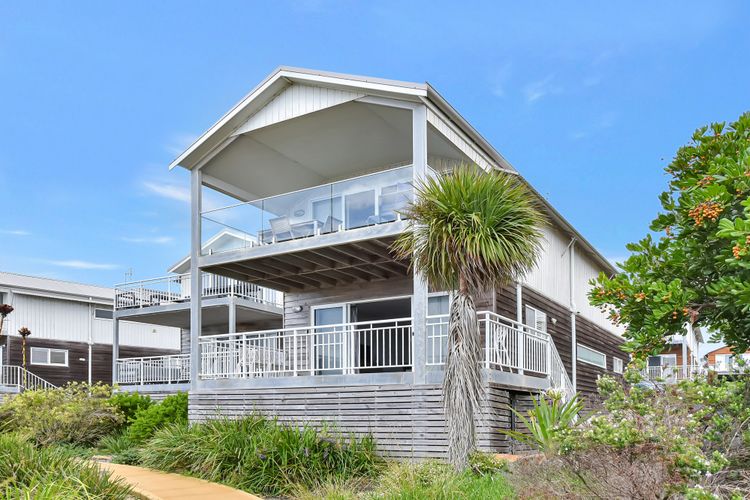 Whale Tales at Caves Beach Villas