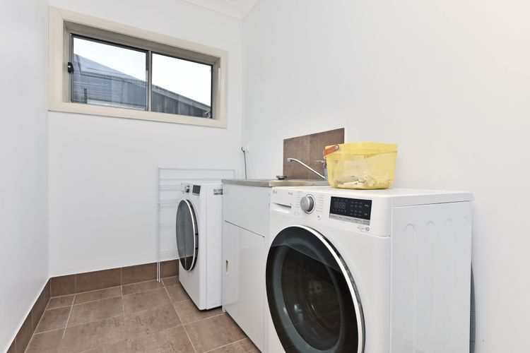 Finns at Caves Beach Resort