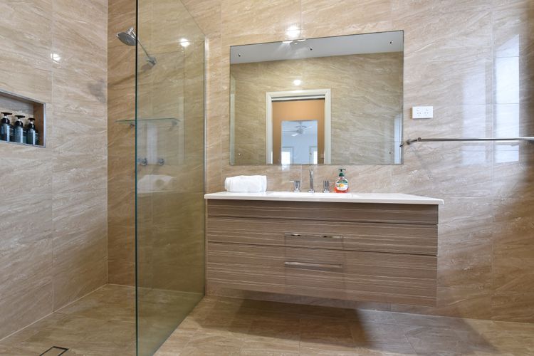 Finns at Caves Beach Resort