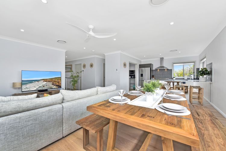 Finns at Caves Beach Resort