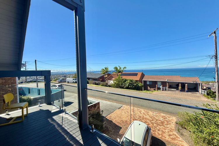 Treehouse Waterview at Caves Beach!