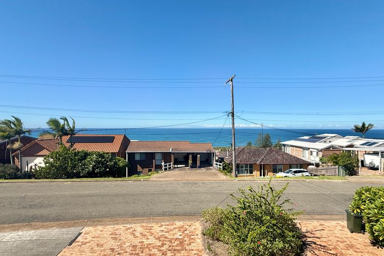 Treehouse Waterview at Caves Beach!