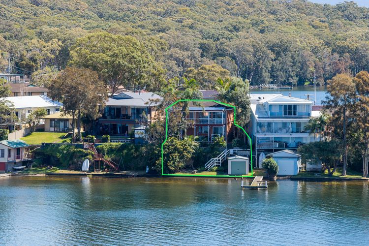 Sunshine Waterfront Lakehouse