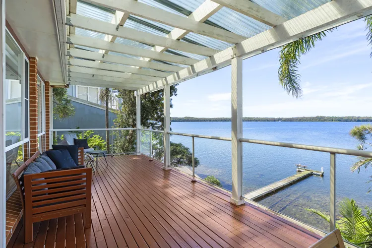 Sunshine Waterfront Lakehouse