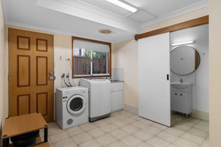 Sunshine Waterfront Lakehouse