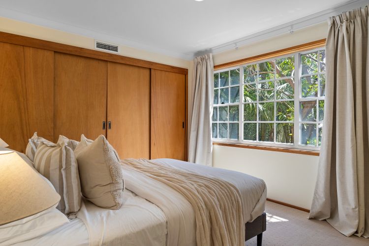 Sunshine Waterfront Lakehouse