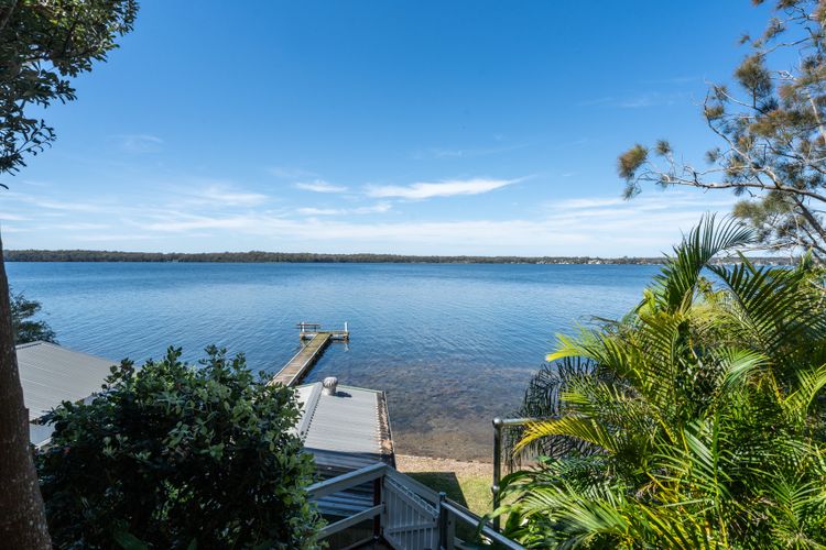 Sunshine Waterfront Lakehouse