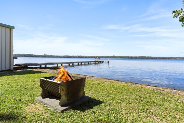 Sunshine Waterfront Lakehouse
