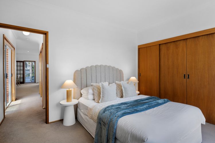 Sunshine Waterfront Lakehouse