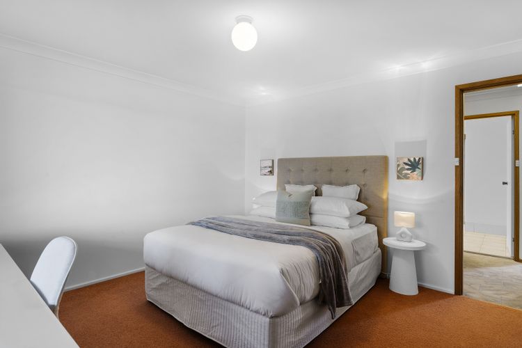 Sunshine Waterfront Lakehouse