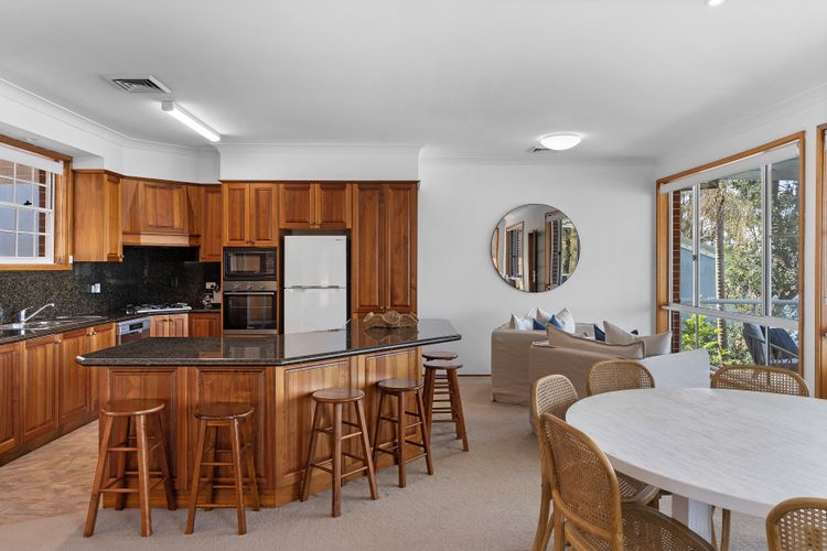 Sunshine Waterfront Lakehouse