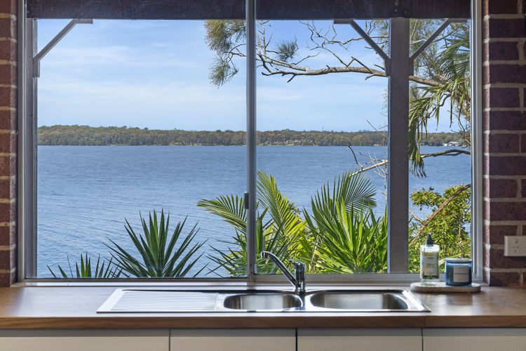 Sunshine Waterfront Lakehouse