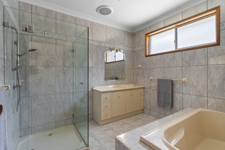 Sunshine Waterfront Lakehouse