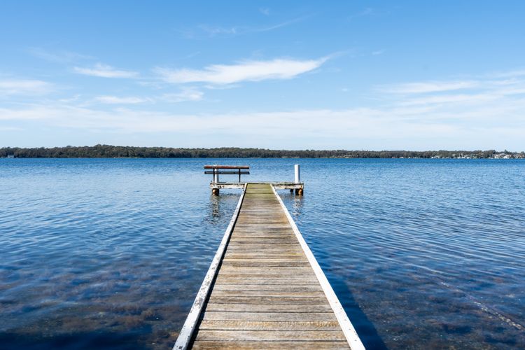 Sunshine Waterfront Lakehouse