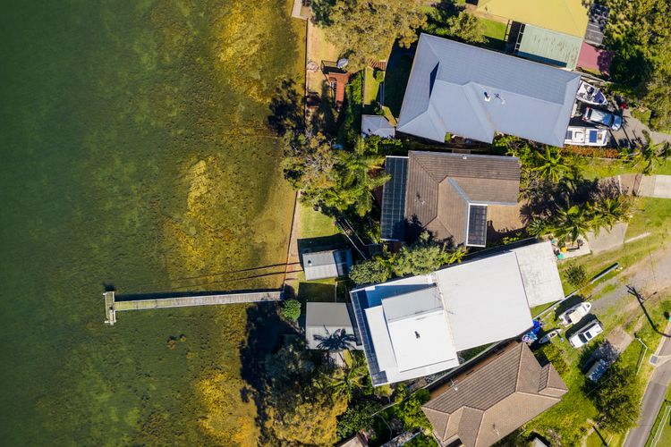 Sunshine Waterfront Lakehouse