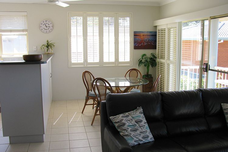 Toowoon Beach View 3br Villa 4 just steps to beach with views