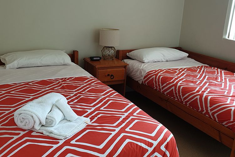 Toowoon Beach View 3br Villa 4 just steps to beach with views