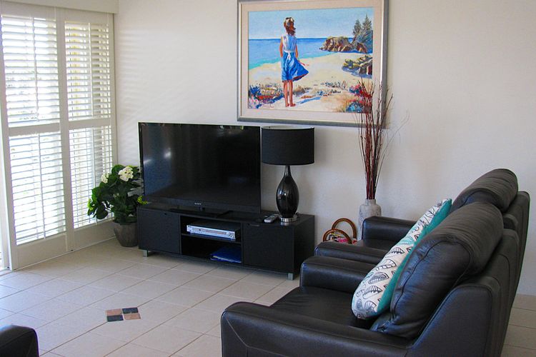 Toowoon Beach View 3br Villa 4 just steps to beach with views