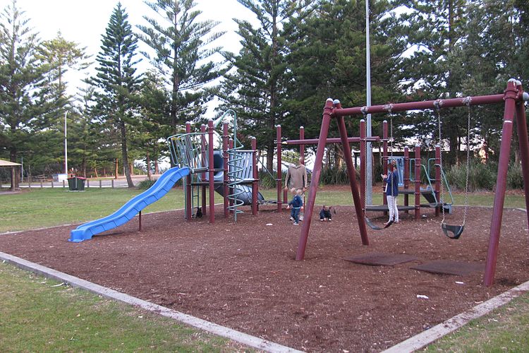 Toowoon Beach View 3br Villa 4 just steps to beach with views