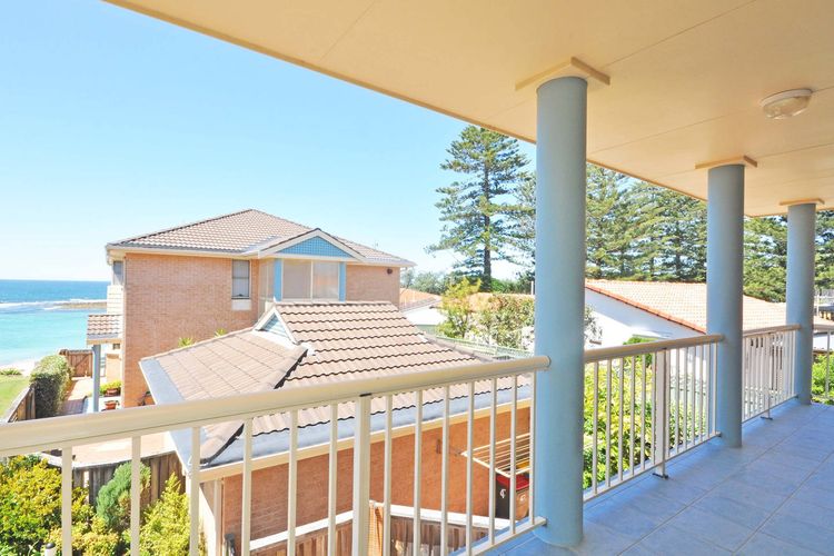 Toowoon Beach View 3br Villa 4 just steps to beach with views