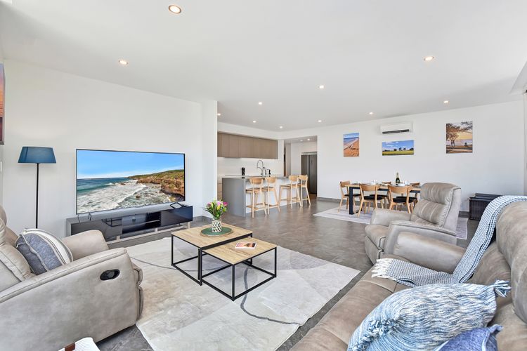 Oceanview Penthouse Caves Beach