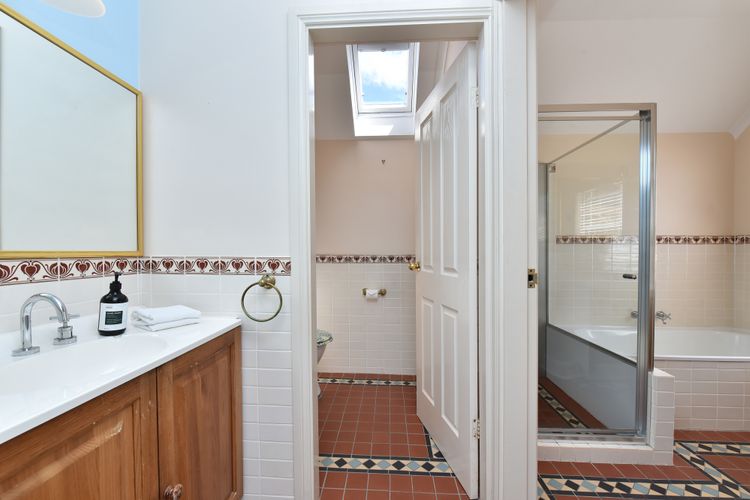 Lakehouse on Alexander