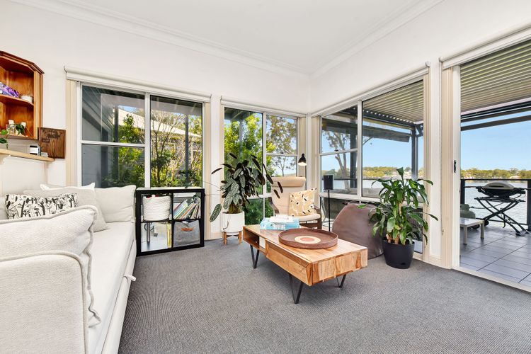 Lakehouse on Alexander