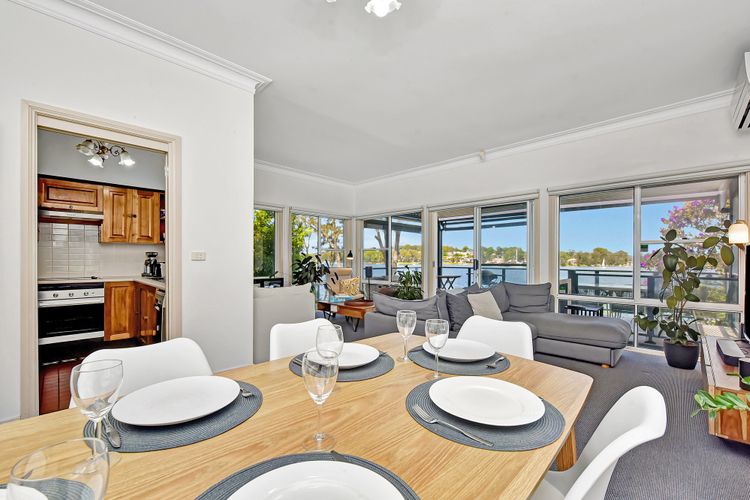 Lakehouse on Alexander