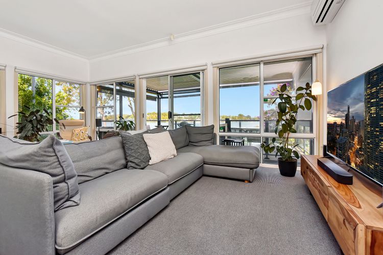 Lakehouse on Alexander