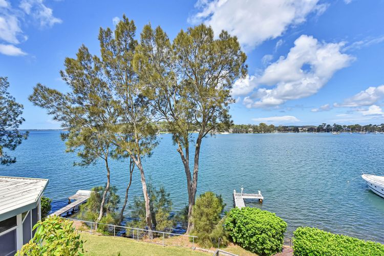 Lakehouse on Alexander