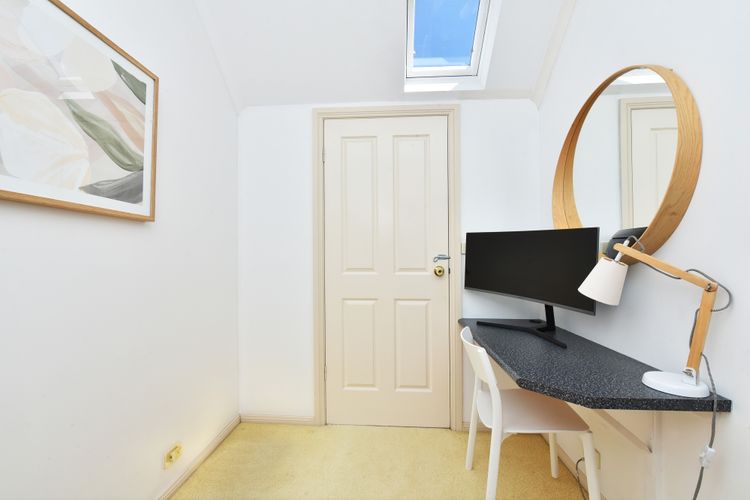 Lakehouse on Alexander