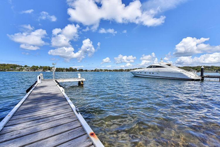 Lakehouse on Alexander