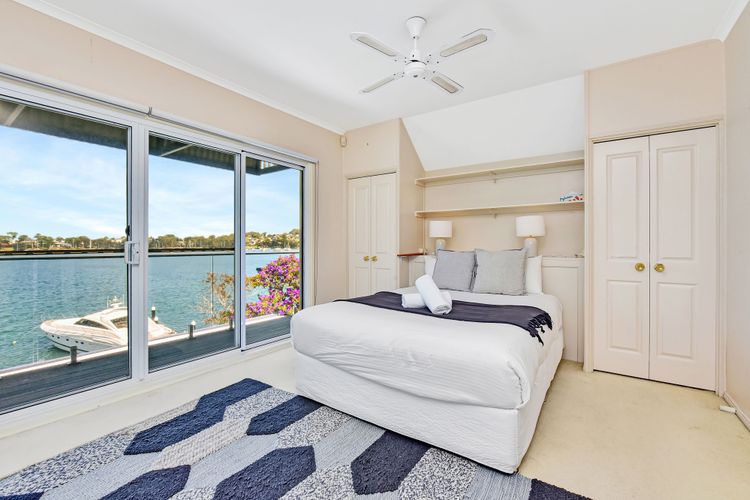 Lakehouse on Alexander